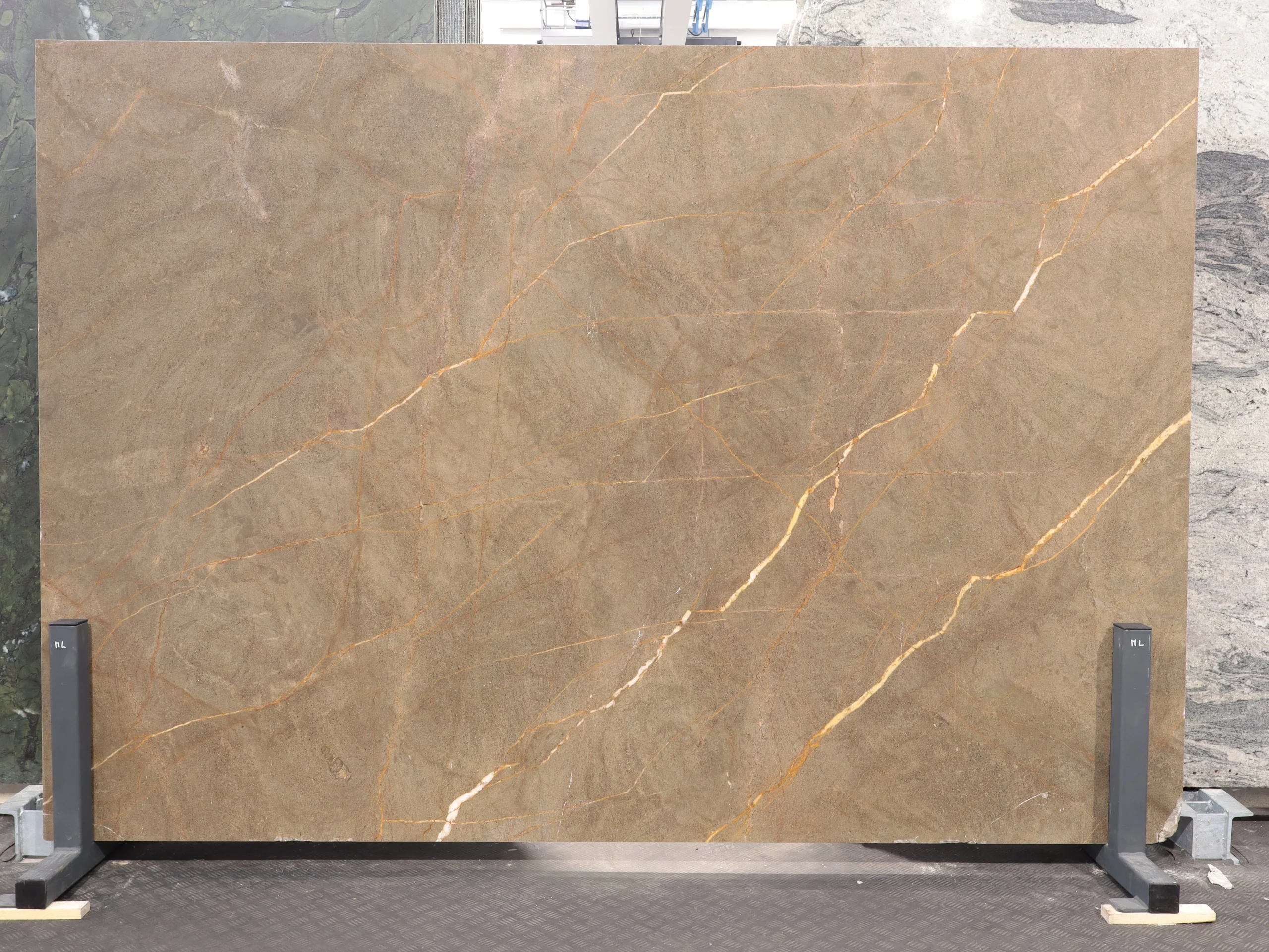 slab-bronze-amani-1-scaled