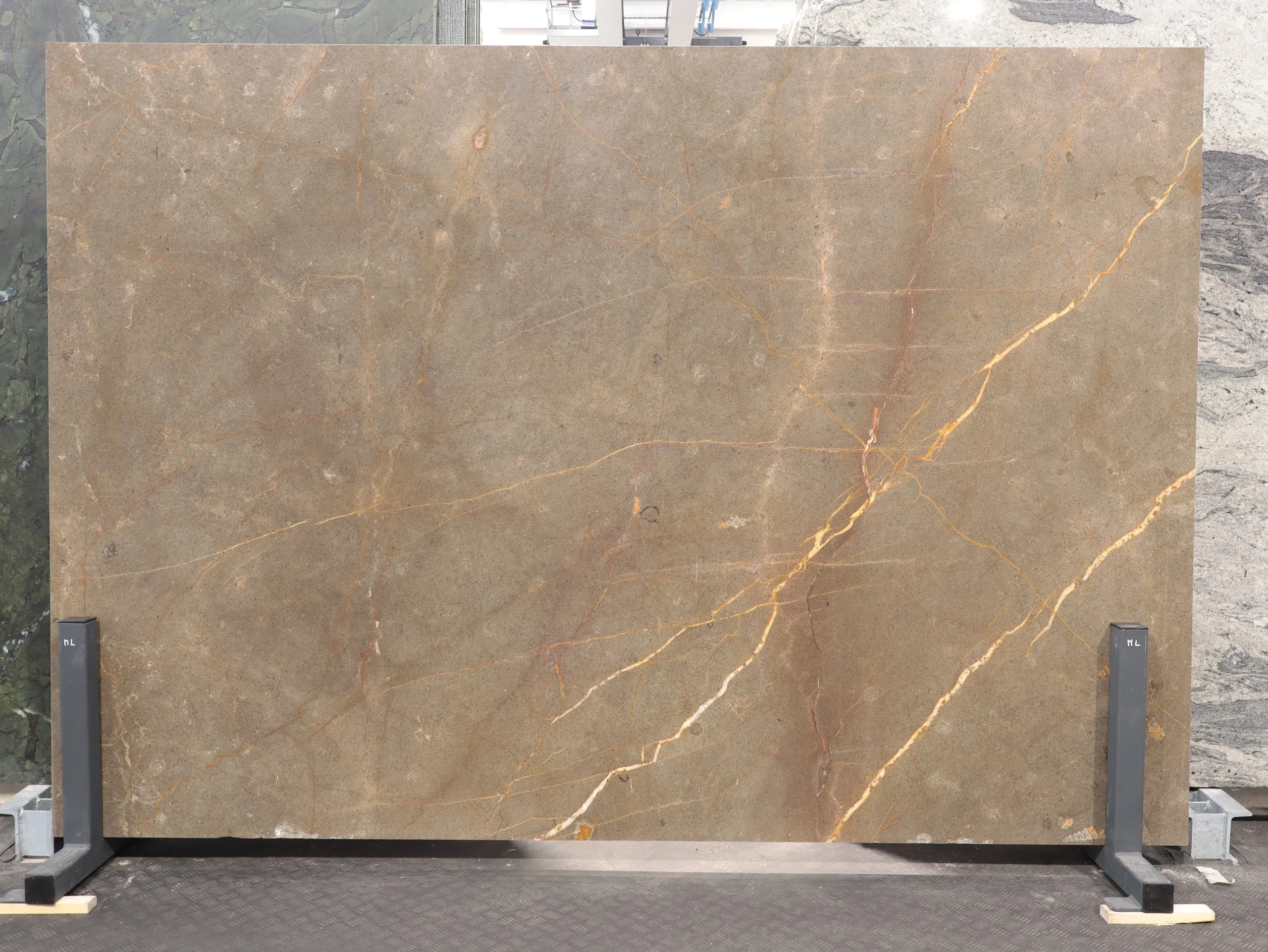 slab-bronze-amani-2-scaled