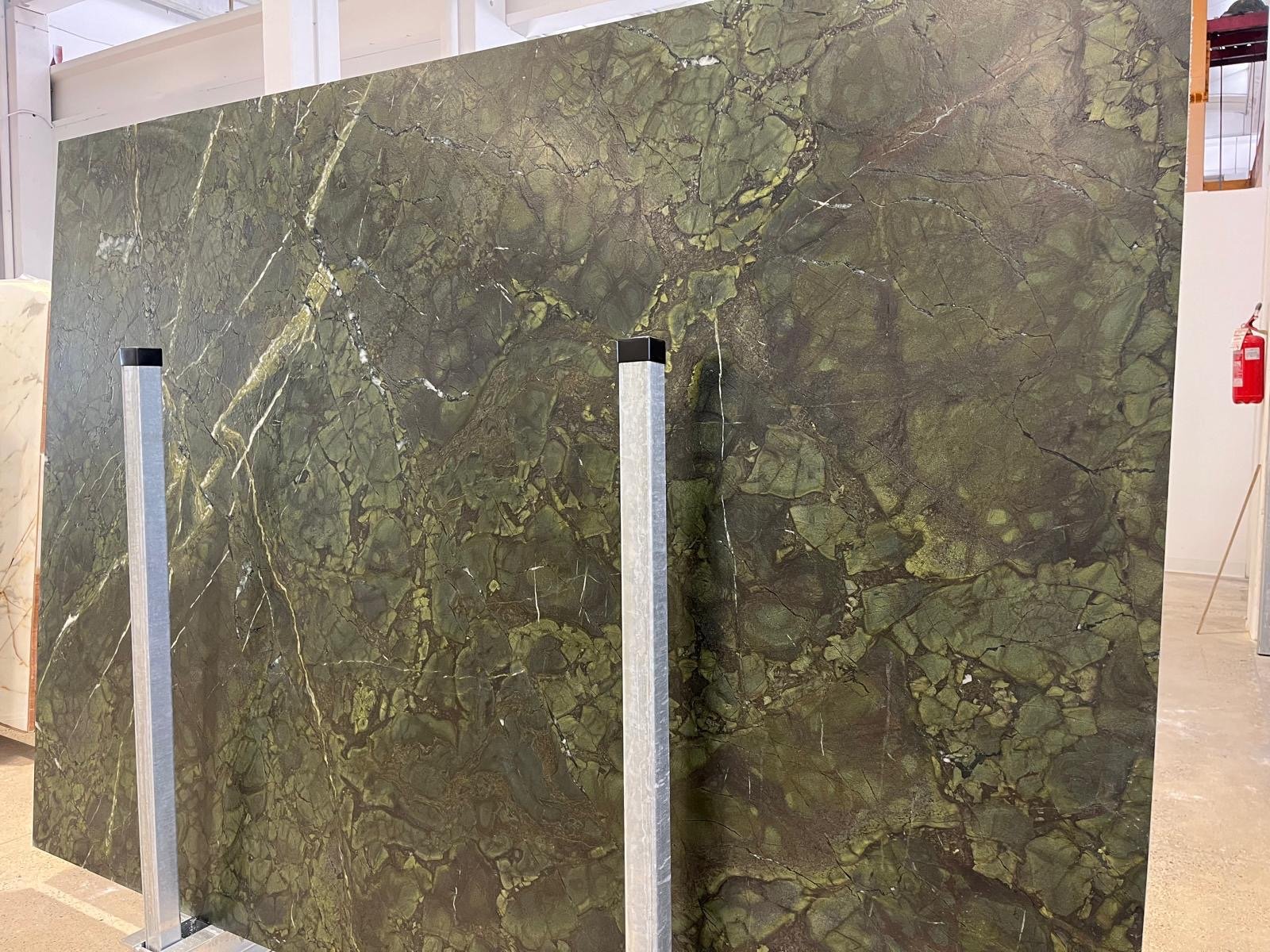 slab-showroom-fantastic-green